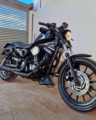 HARLEY-DAVIDSON SPORTSTER XL 883 R 